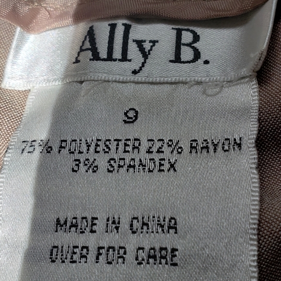 Ally B. Y2K Tan Flat Front Capri Women's Pants Size 9 - Picture 5 of 9